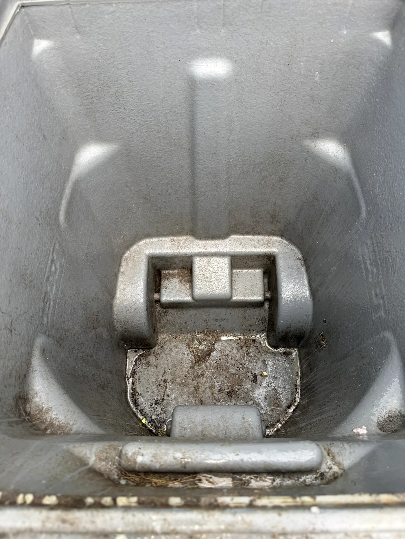 Trash bin before deep clean